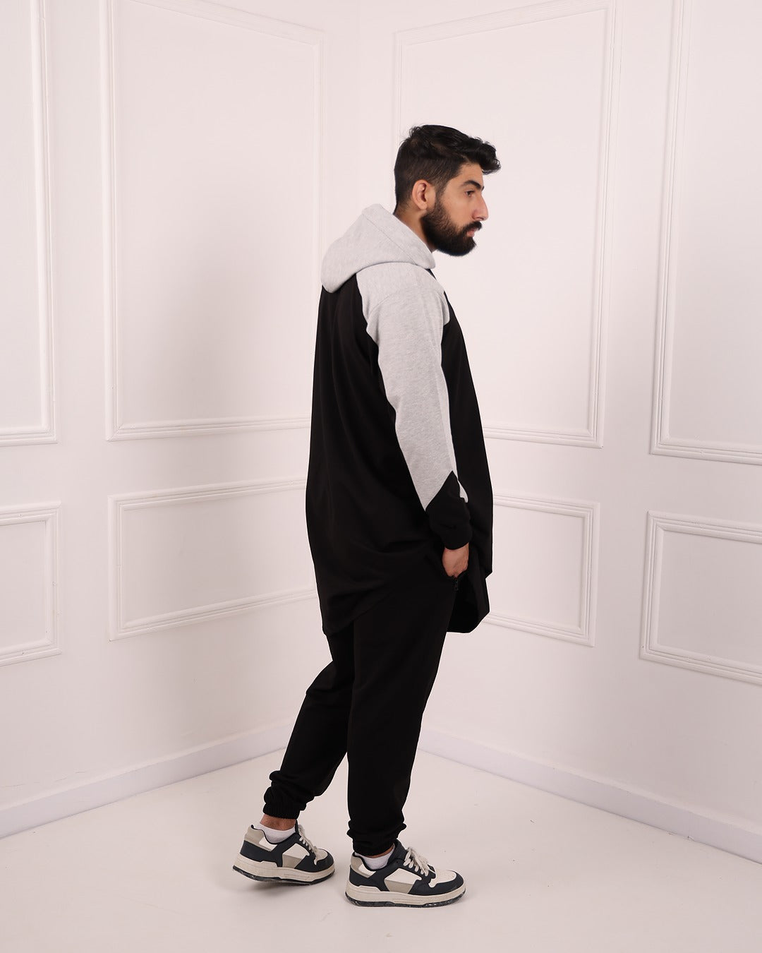 قميص "هودي" عصري - مزيج الأناقة والراحة (أسود ورمادي)